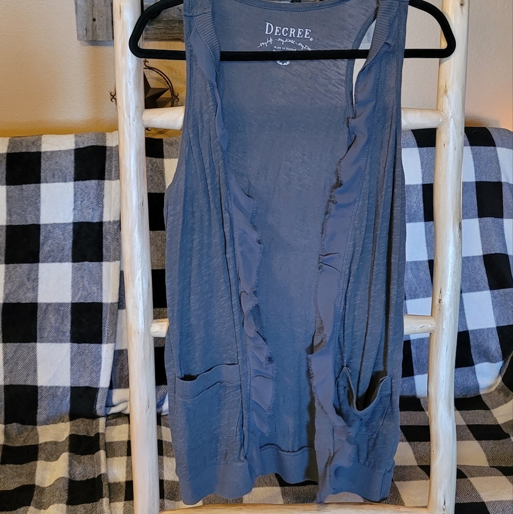 Womens tank shrug with ruffle front detail and front pockets size large